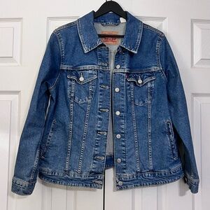 NWOT women's Levi jean jacket